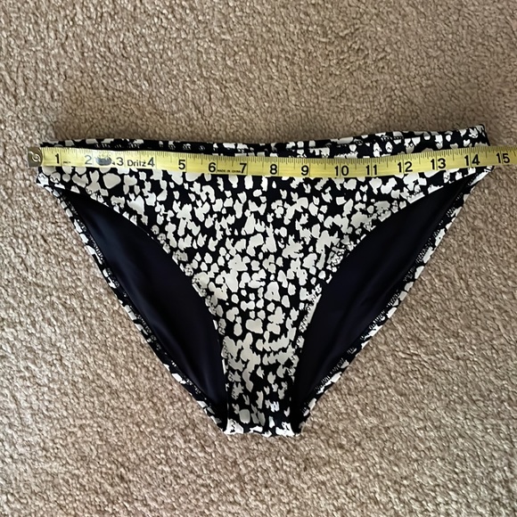 Black and White Bikini Set. - Picture 10 of 13